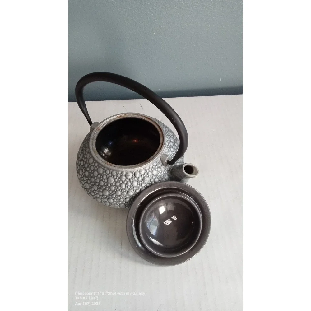 Silver Teapot with Black Handle Textured Bubble Design‎ Tea Pot Kettle